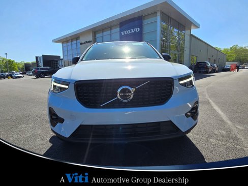 Used 2024 Volvo XC40 B5 Plus w/ Protection Package Premier image 3