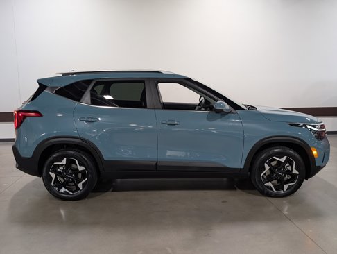 Used 2024 Kia Seltos EX image 2