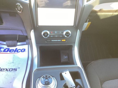 Used 2024 Ford Edge SE image 3