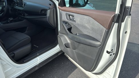 Used 2021 Nissan Rogue S image 33