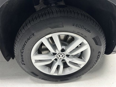 Used 2017 Volkswagen Tiguan S image 14