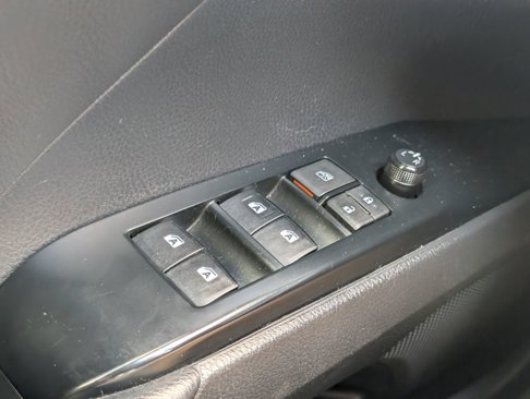 Used 2018 Toyota Camry L image 10