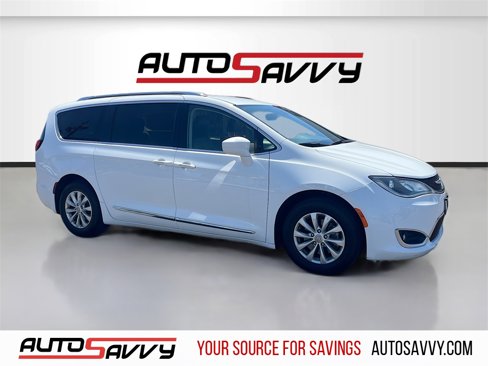 Used 2018 Chrysler Pacifica Touring-L image 1