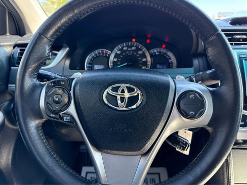 Used 2014 Toyota Camry L image 18