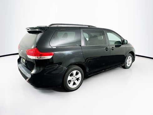 Used 2013 Toyota Sienna LE image 9
