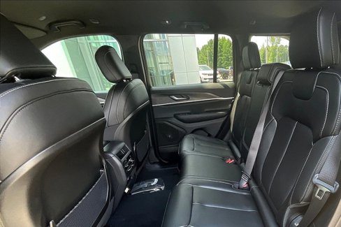 New 2025 Jeep Grand Cherokee Limited image 17