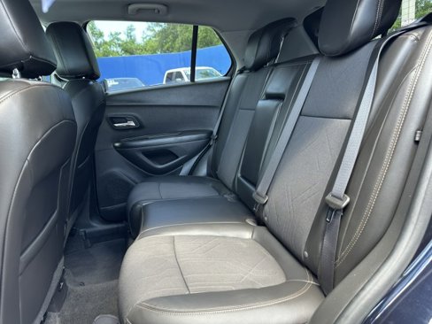 Used 2022 Chevrolet Trax LT w/ Sport Edition image 18