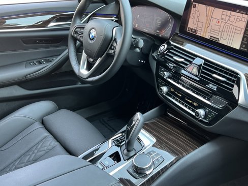 Used 2023 BMW 530i xDrive w/ Premium Package image 10