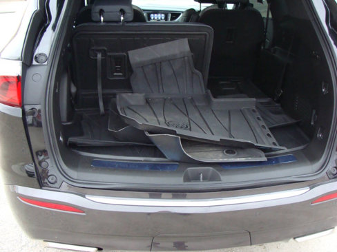 Used 2024 Buick Enclave Essence w/ Technology Package image 18