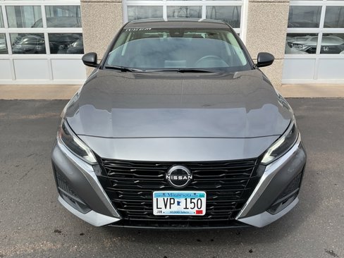 Used 2024 Nissan Altima 2.5 SV image 2