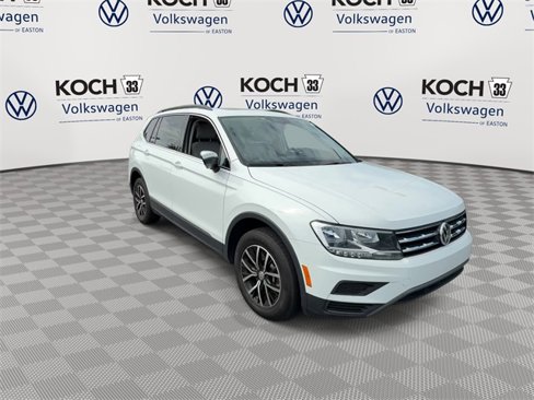 Used 2021 Volkswagen Tiguan SE w/ Panoramic Sunroof Package image 2