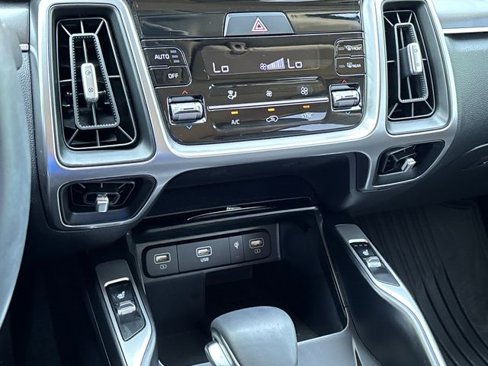 Used 2023 Kia Sorento S image 31