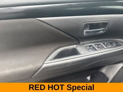 Used 2020 Mitsubishi Outlander ES image 13
