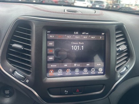 Used 2019 Jeep Cherokee Trailhawk w/ Cold Weather Group image 24