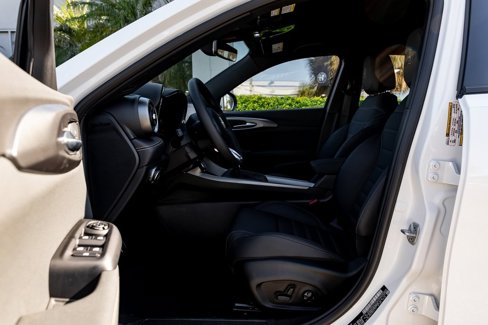 New 2025 Alfa Romeo Tonale w/ Premium Package image 15