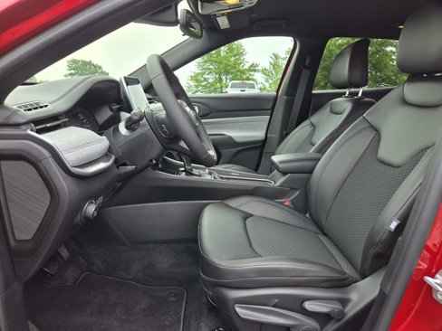 New 2025 Jeep Compass Latitude image 12