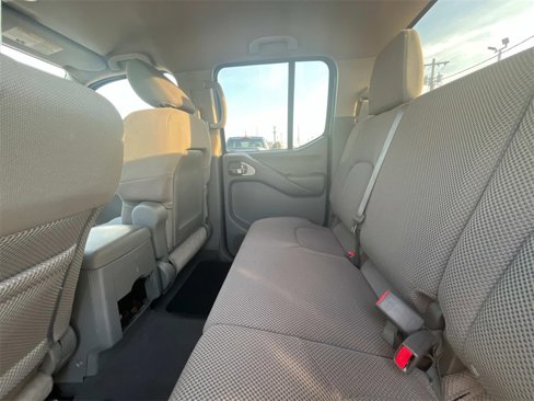 Used 2020 Nissan Frontier SV w/ Midnight Edition Floor Mats image 12