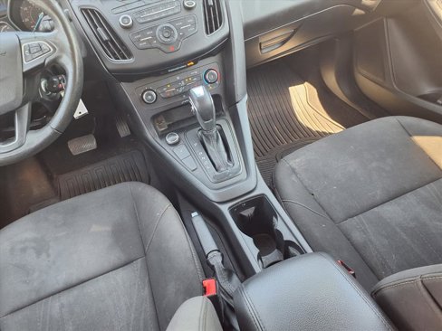 Used 2016 Ford Focus SE w/ SE Winter Package image 10
