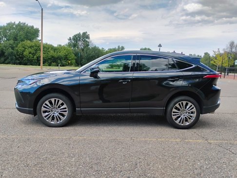 Used 2023 Toyota Venza XLE image 6