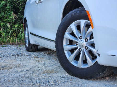 Used 2017 Chrysler Pacifica Touring-L image 17
