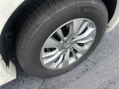 Used 2017 INFINITI QX80 4WD w/ Driver Assistance Package image 12