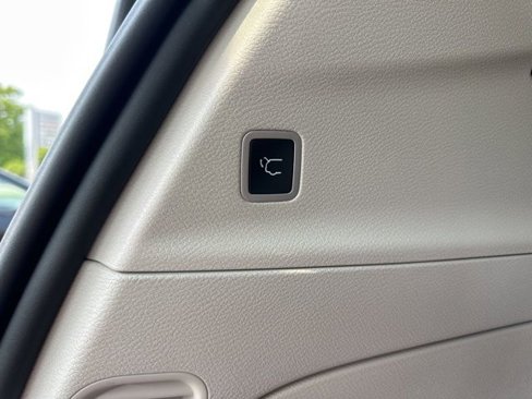 Used 2023 Chrysler Pacifica Limited image 18
