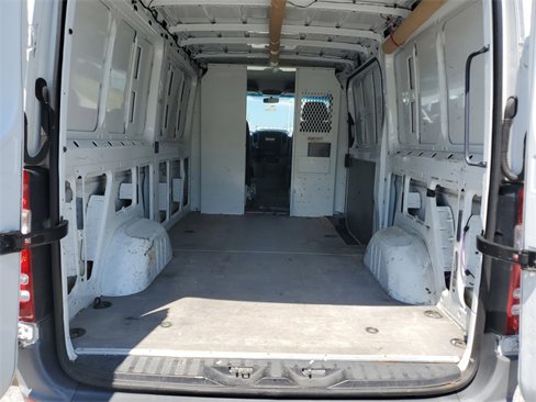 Used 2015 Mercedes-Benz Sprinter 2500 image 9