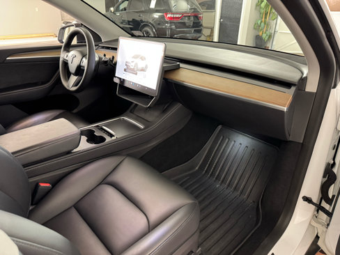 Used 2023 Tesla Model Y AWD image 35