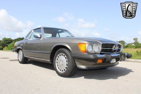 Used 1987 Mercedes-Benz 560 SL image 8