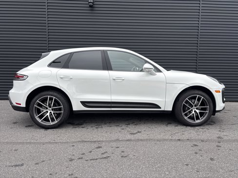 Certified 2025 Porsche Macan image 3