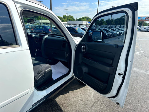 Used 2011 Dodge Nitro Heat image 9