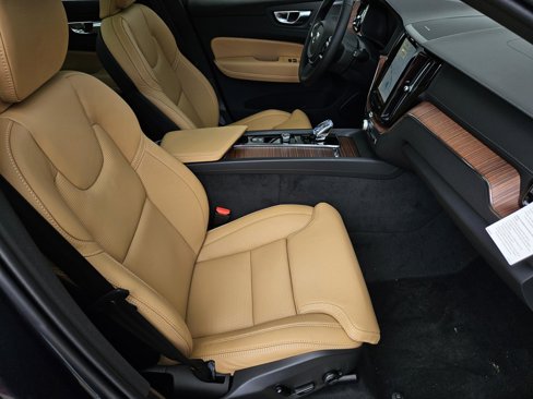 New 2025 Volvo XC60 B5 Ultra w/ Protection Package Premier image 40