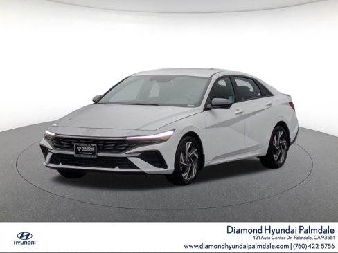 Used 2025 Hyundai Elantra Sport image 3