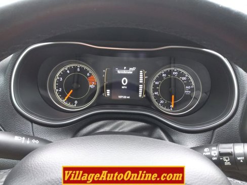 Used 2019 Jeep Cherokee Latitude Plus w/ Cold Weather Group image 38
