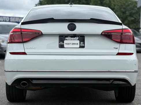 Used 2018 Volkswagen Passat 2.0T R-Line image 4
