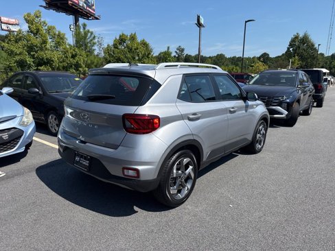 Used 2025 Hyundai Venue SEL image 4