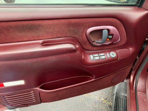 Used 1998 GMC Yukon 4WD 4-Door w/ Marketing Opt Pkg 5 image 11