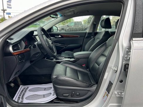 Used 2017 Kia Cadenza Premium image 21