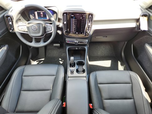 New 2025 Volvo XC40 B5 Core w/ Climate Package image 14