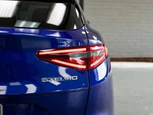 Used 2022 Alfa Romeo Stelvio Ti image 38