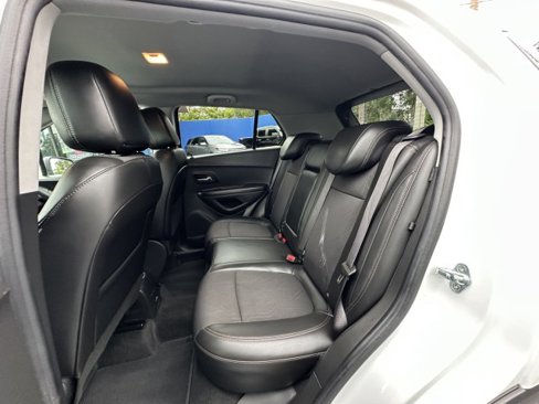Used 2021 Chevrolet Trax LT w/ LT Convenience Package image 17