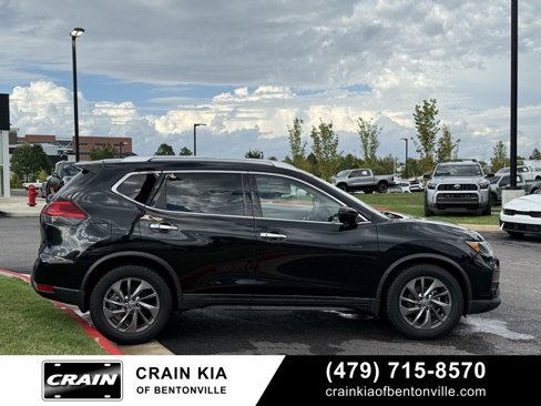 Used 2017 Nissan Rogue SV w/ SV Premium Package image 5