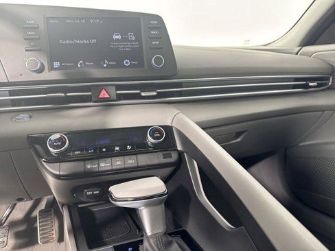 New 2025 Hyundai Elantra Sport image 32