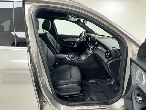 Used 2019 Mercedes-Benz GLC 300 4MATIC image 14