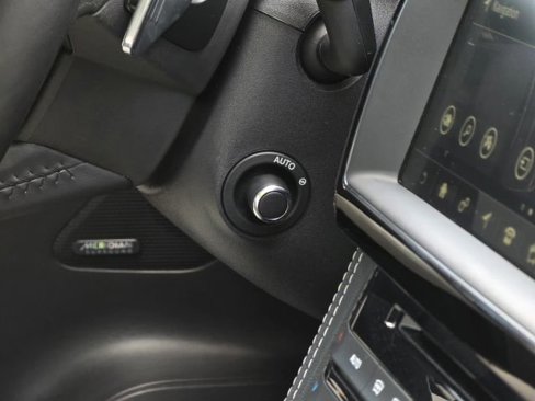 Used 2018 Jaguar F-PACE R-Sport image 28