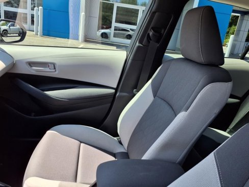 Used 2025 Toyota Corolla LE image 30