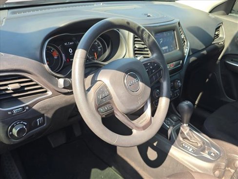 Used 2020 Jeep Cherokee Latitude image 10