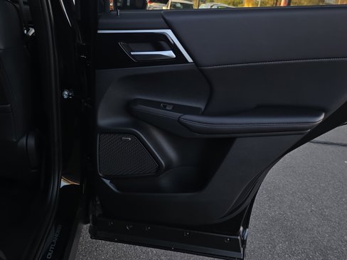 New 2025 Mitsubishi Outlander SE image 20