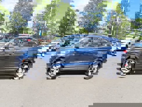 Used 2017 Lincoln MKC Premiere image 3