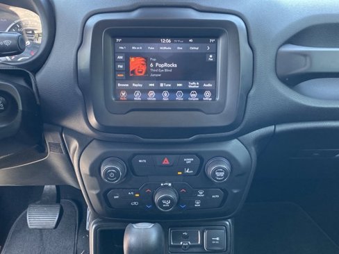 Used 2021 Jeep Renegade Latitude image 10